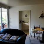 Unsere Wohnung in Perth: der Wohn- und Essbereich mit Blick in Küche und Balkon